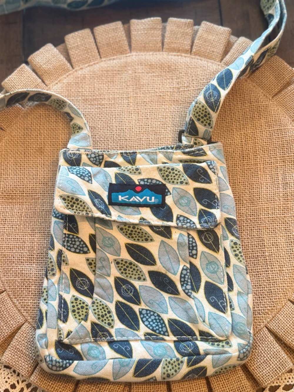 Kavu Leaf-Pattern Crossbody in Blue & Cream